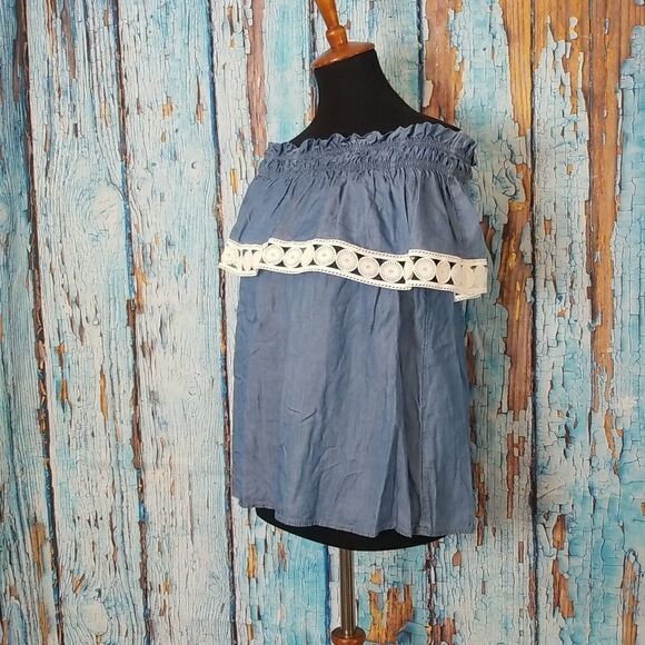 Crown & Ivy Chambray off shoulder top - Picture 5 of 10